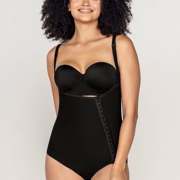 New! Leonisa Classic Bottom Firm Body Shaper Diagonial Hook and Eye 31655 - Picture 1 of 16